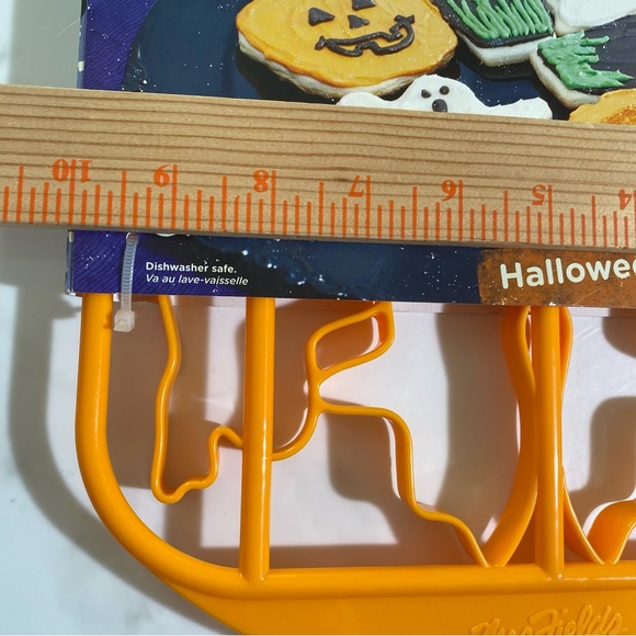 Mrs Fields Cookie Cuttables Halloween Theme Plastic Tray - Picture 10 of 11